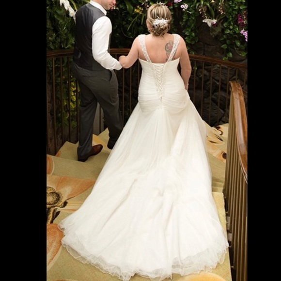 Wedding Gown - Sophia Tolli Ivory Wedding Dress - Picture 5 of 14